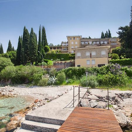 Leonardo Walsh Apartment With Lake View Torri Del Benaco Bagian luar foto