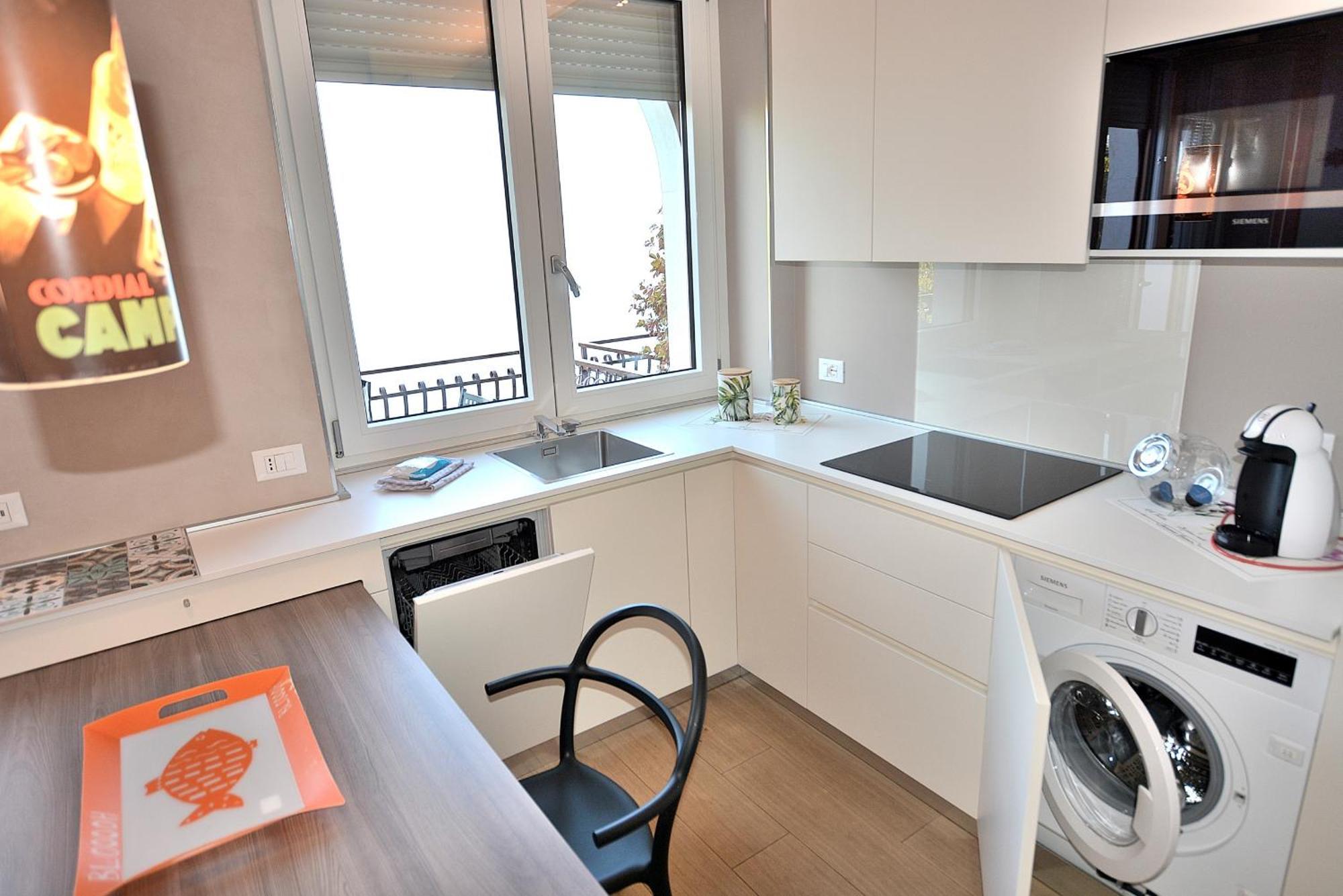 Leonardo Walsh Apartment With Lake View Torri Del Benaco Bagian luar foto