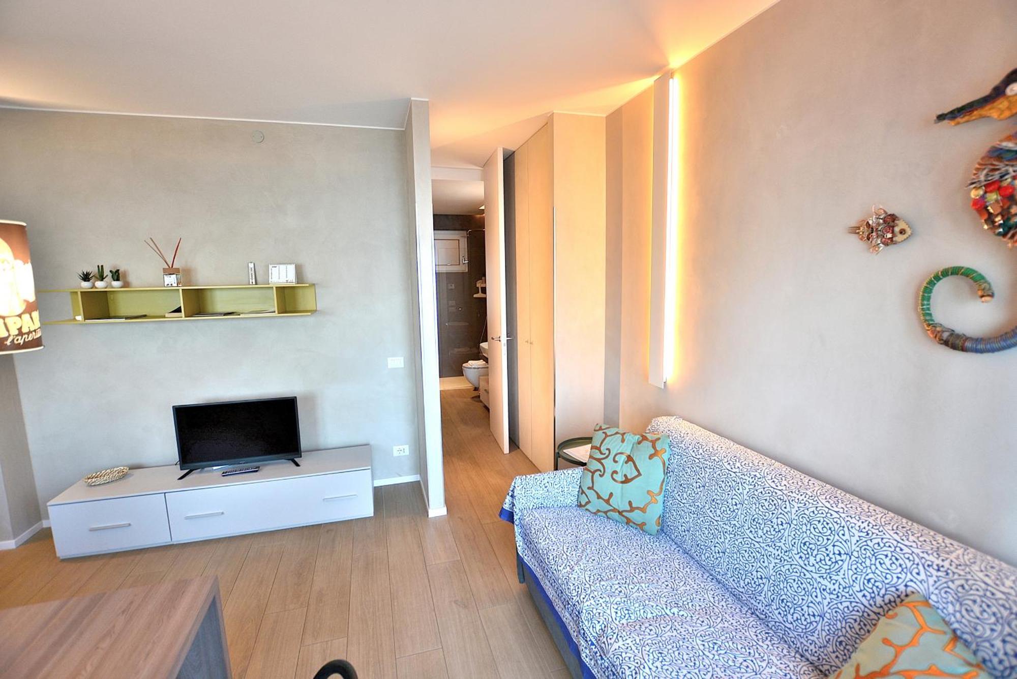 Leonardo Walsh Apartment With Lake View Torri Del Benaco Bagian luar foto