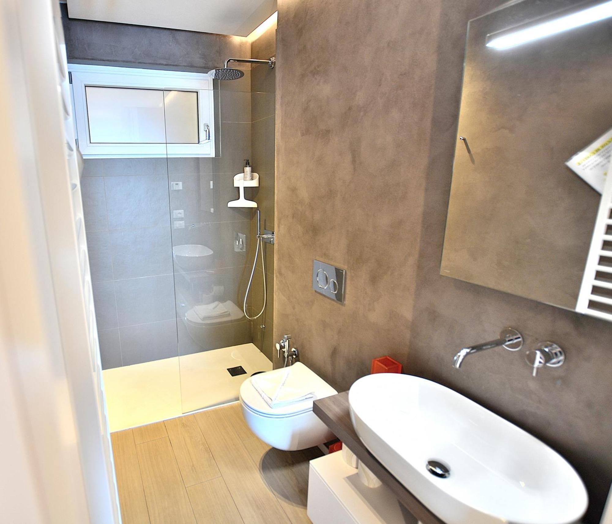 Leonardo Walsh Apartment With Lake View Torri Del Benaco Bagian luar foto