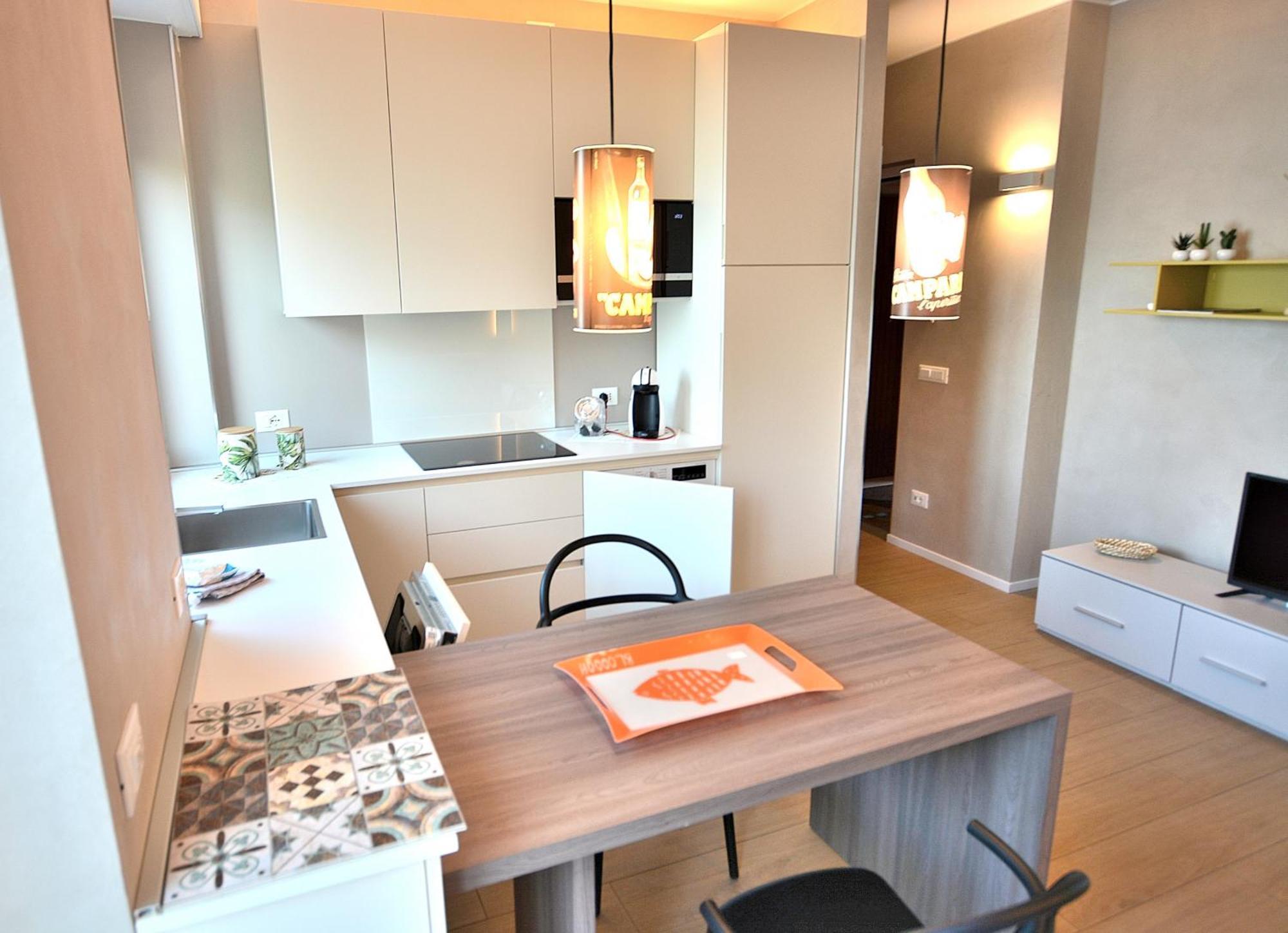 Leonardo Walsh Apartment With Lake View Torri Del Benaco Bagian luar foto